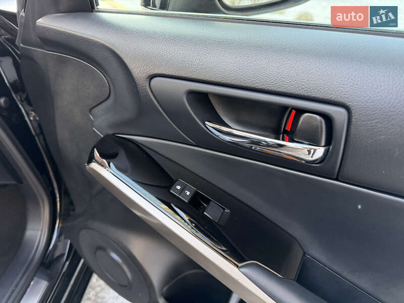 Седан Lexus IS 2015 в Киеве фото 23 Седан Lexus IS 2015 в Киеве