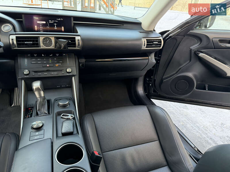 Седан Lexus IS 2015 в Киеве фото 26 Седан Lexus IS 2015 в Киеве