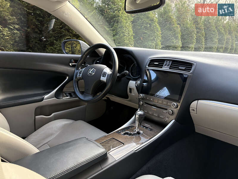 Седан Lexus IS 2012 в Львове