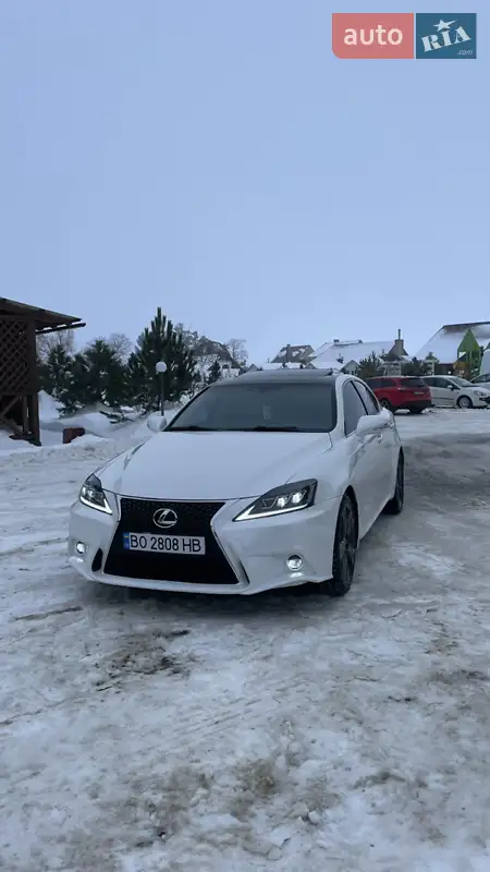 Lexus IS