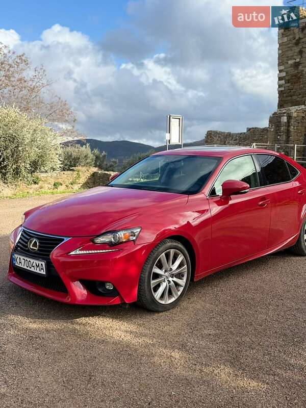 Седан Lexus IS 2015 в Киеве