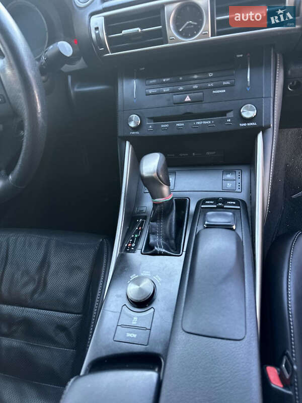 Седан Lexus IS 2015 в Луцке