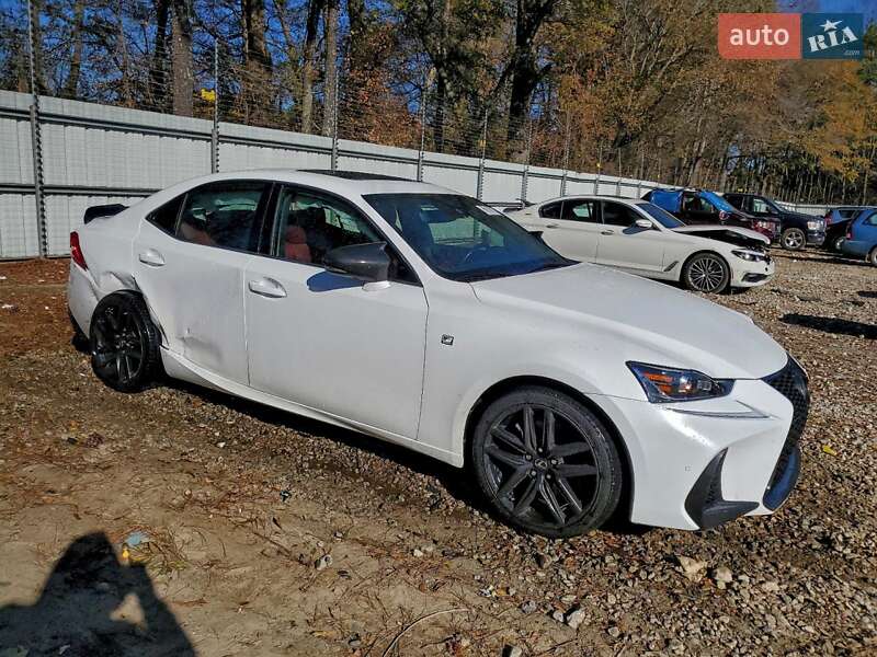 Седан Lexus IS 2018 в Львове