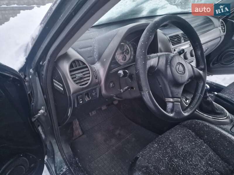 Седан Lexus IS 1999 в Каменском