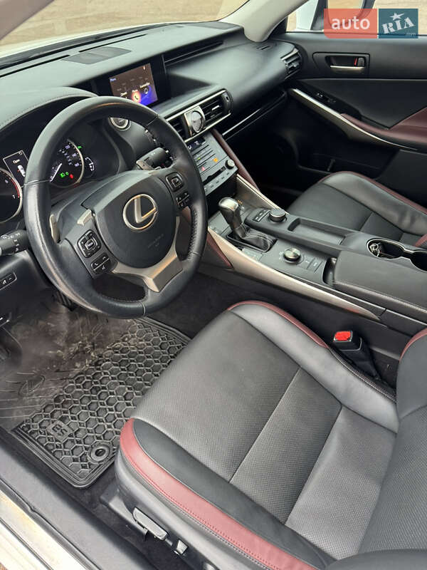 Седан Lexus IS 2016 в Києві фото 33 Седан Lexus IS 2016 в Києві