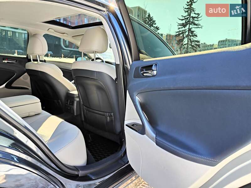 Седан Lexus IS 2011 в Києві фото 57 Седан Lexus IS 2011 в Києві