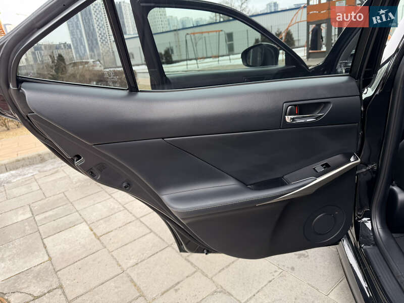 Седан Lexus IS 2015 в Киеве фото 18 Седан Lexus IS 2015 в Киеве