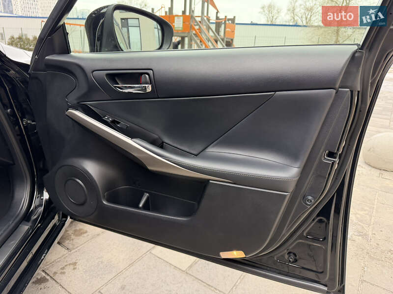 Седан Lexus IS 2015 в Киеве фото 22 Седан Lexus IS 2015 в Киеве
