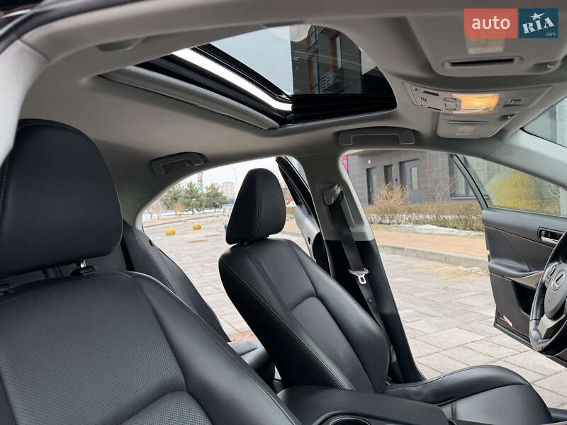 Седан Lexus IS 2015 в Киеве фото 25 Седан Lexus IS 2015 в Киеве