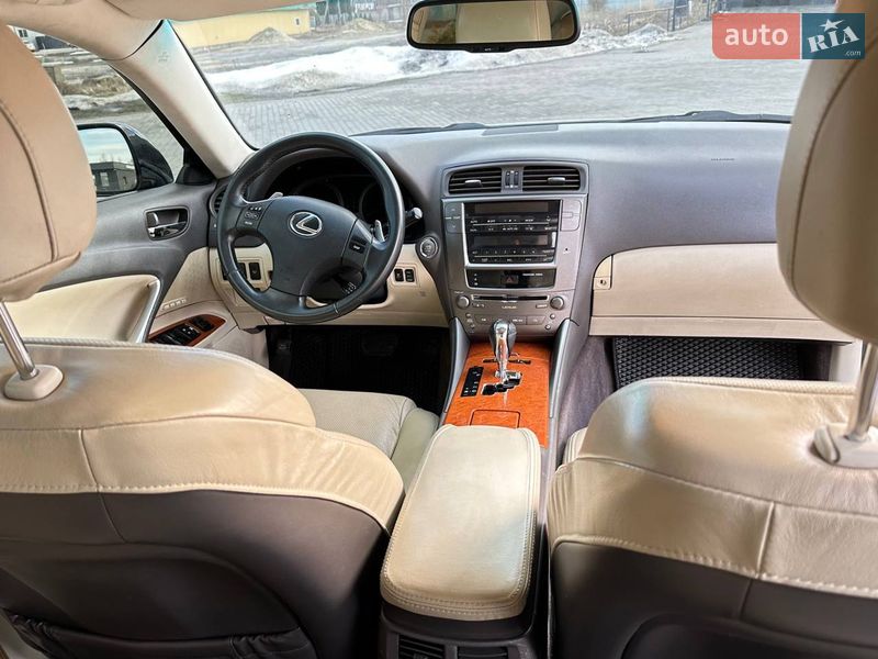 Седан Lexus IS 2009 в Шептицькому