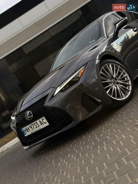 Седан Lexus IS 2023 в Одесі
