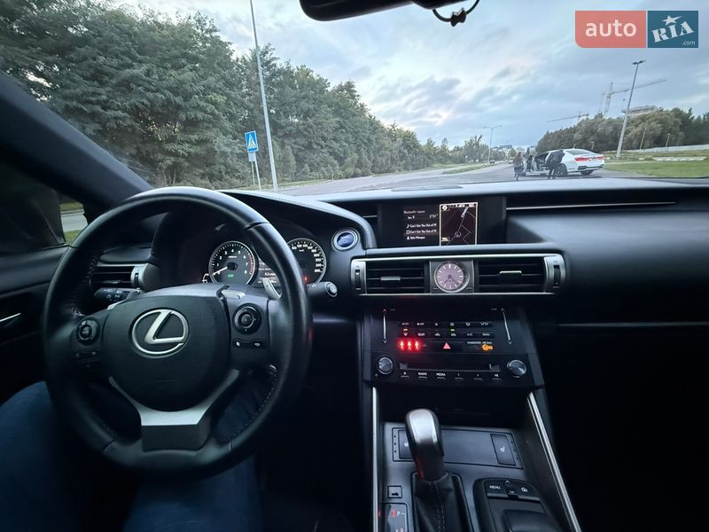 Седан Lexus IS 2014 в Львове
