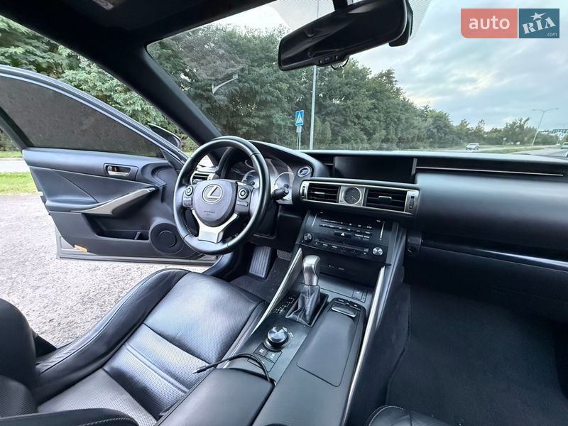 Седан Lexus IS 2014 в Львове
