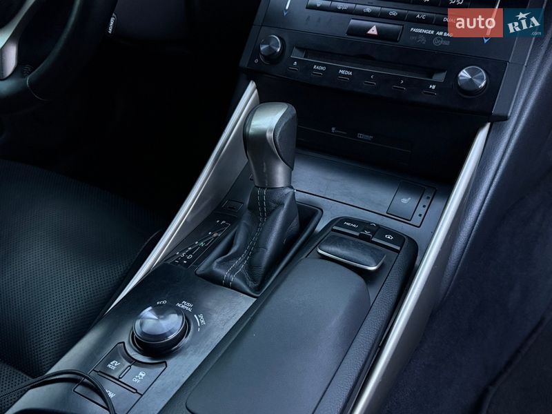 Седан Lexus IS 2014 в Львове