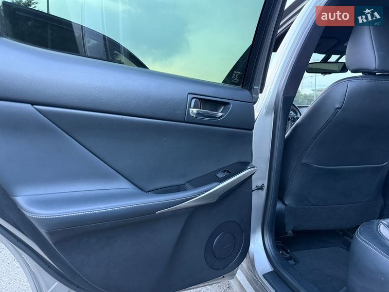 Седан Lexus IS 2014 в Львове