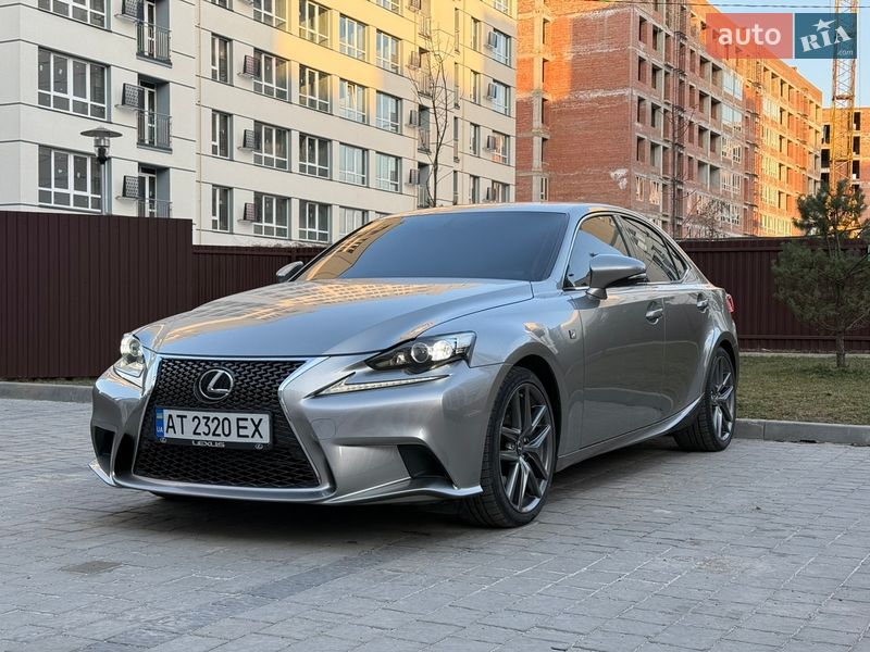 Седан Lexus IS 2015 в Коломиї