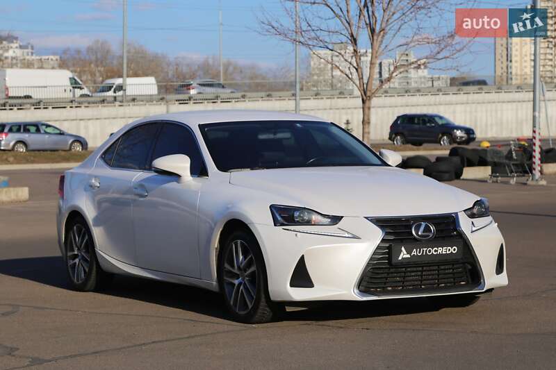 Lexus IS 2017