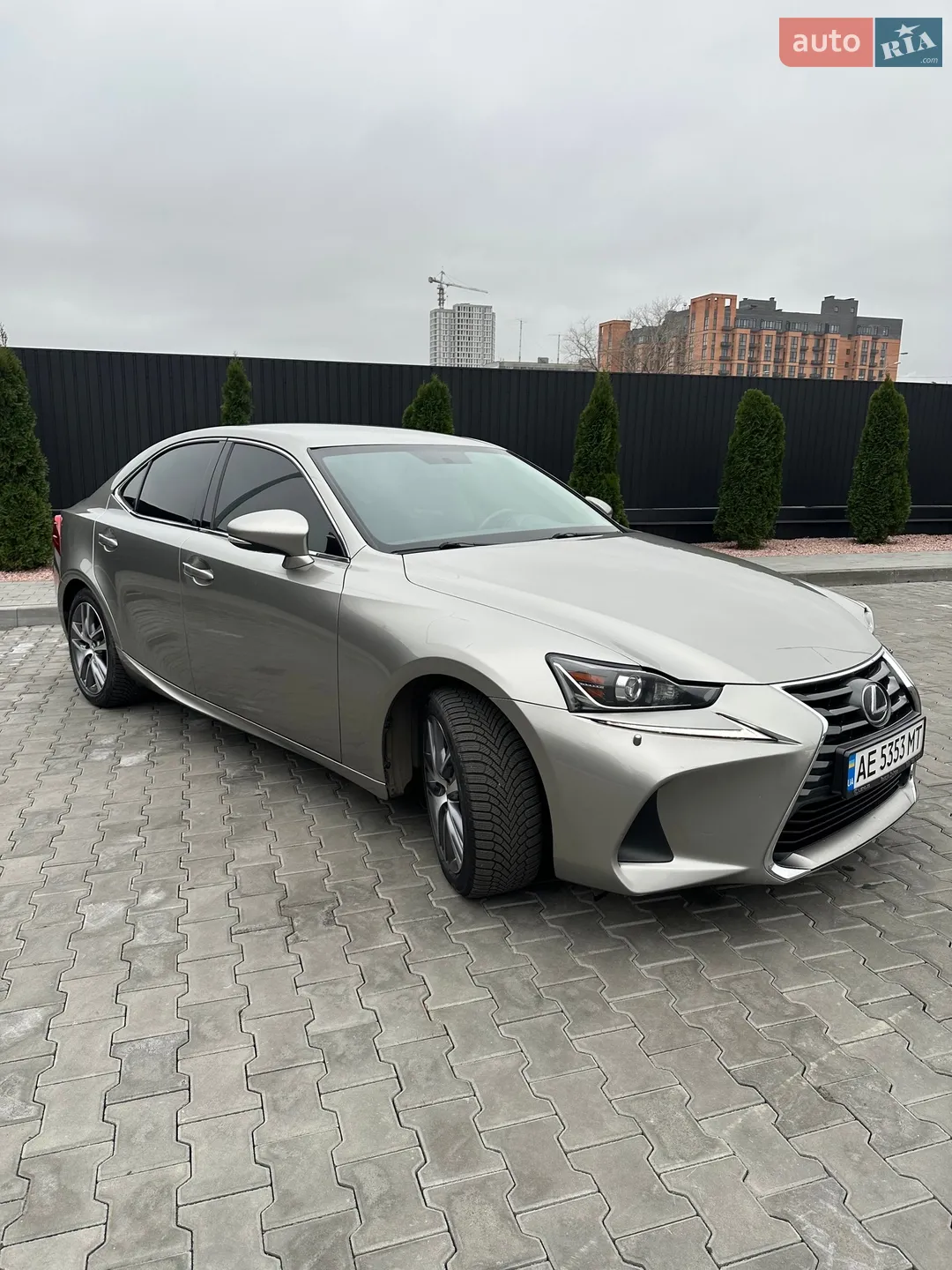 2017 Lexus IS - мініатюра 3