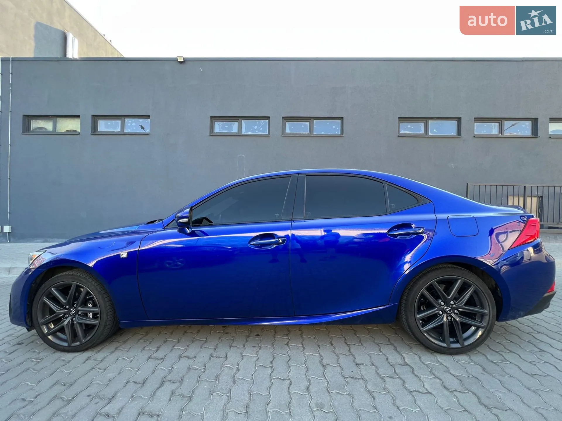 2017 Lexus IS - мініатюра 9