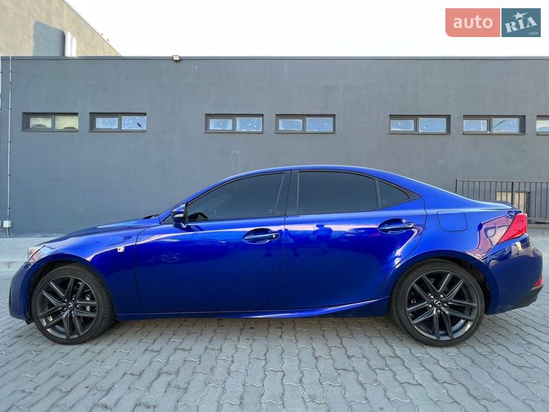 Седан Lexus IS 2017 в Львове