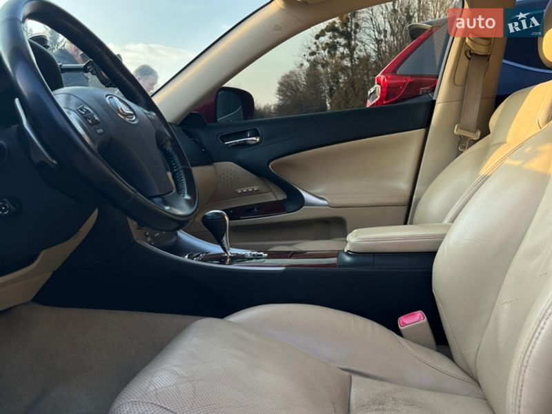 Седан Lexus IS 2007 в Львові