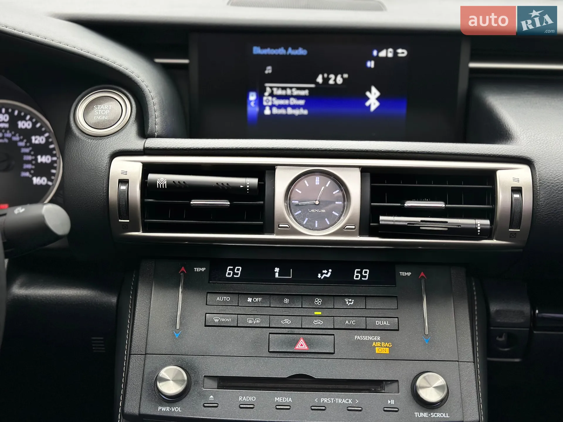 2015 Lexus IS - мініатюра 16