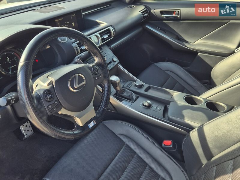 Седан Lexus IS 2016 в Черкасах
