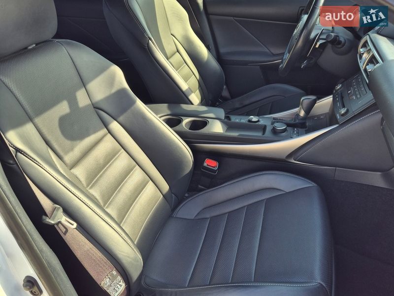 Седан Lexus IS 2016 в Черкасах
