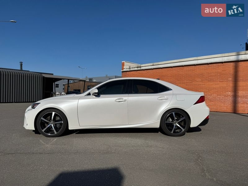 Седан Lexus IS 2016 в Киеве фото 7 Седан Lexus IS 2016 в Киеве
