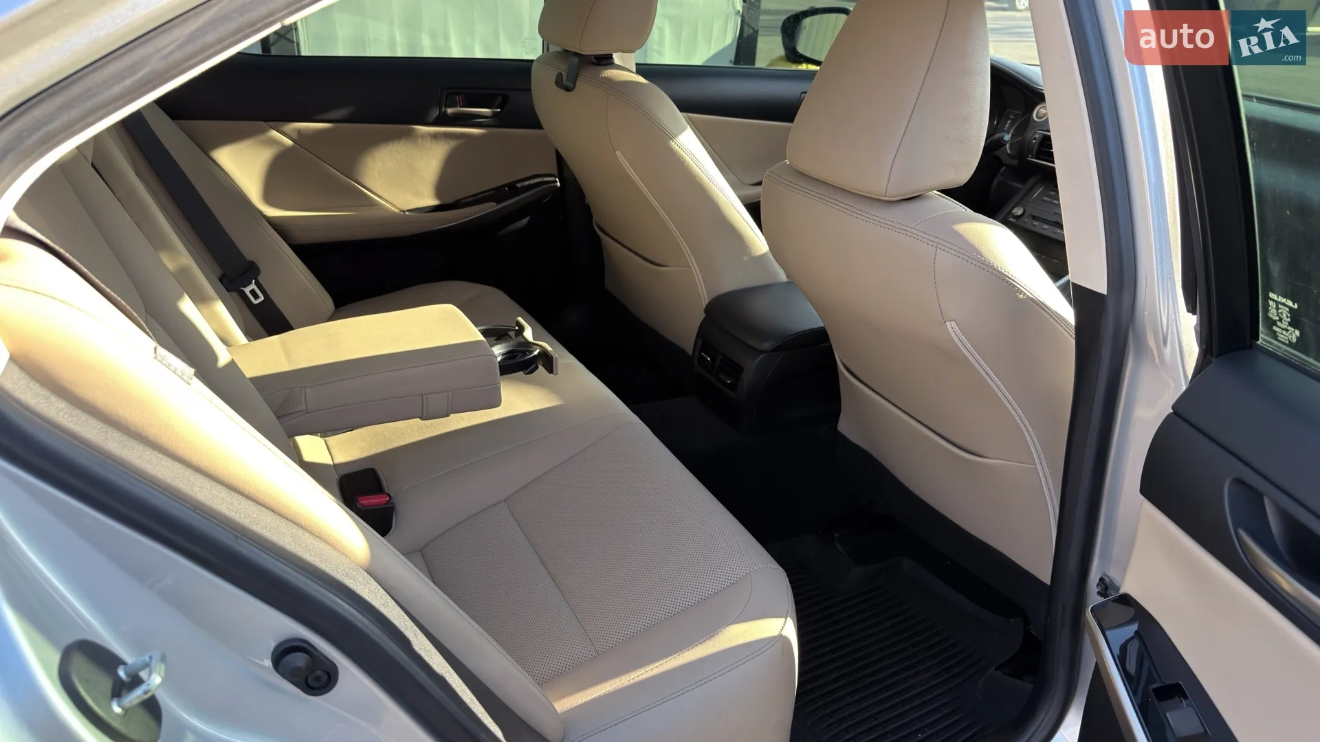 2019 Lexus IS - мініатюра 8