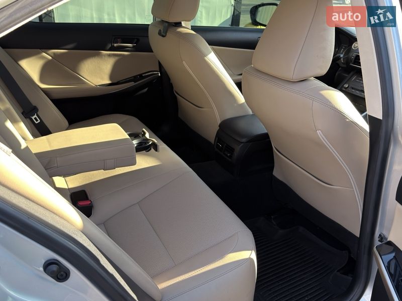 Седан Lexus IS 2019 в Киеве