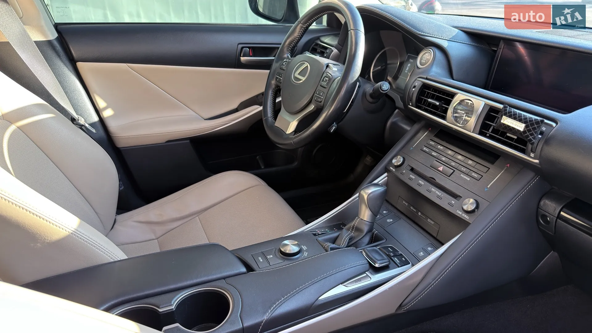 2019 Lexus IS - мініатюра 13
