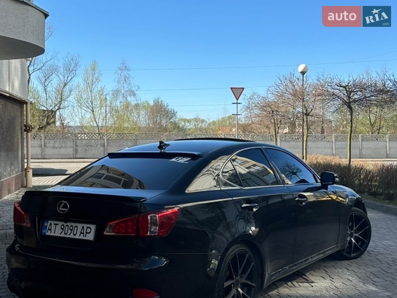 Седан Lexus IS 2012 в Ивано-Франковске