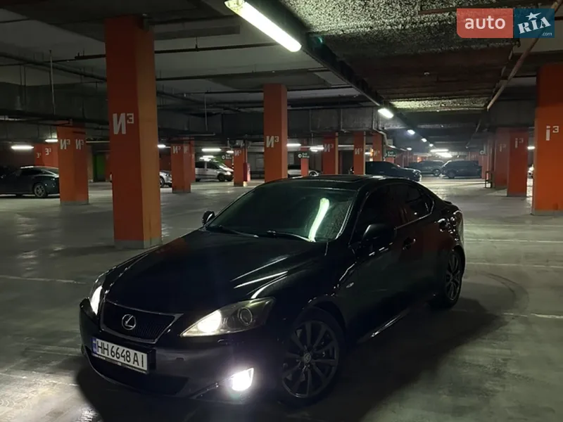 Lexus IS