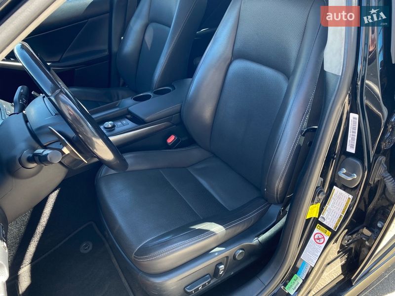 Седан Lexus IS 2016 в Києві