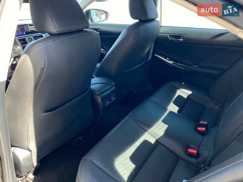 Седан Lexus IS 2016 в Києві