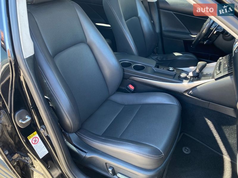 Седан Lexus IS 2016 в Києві