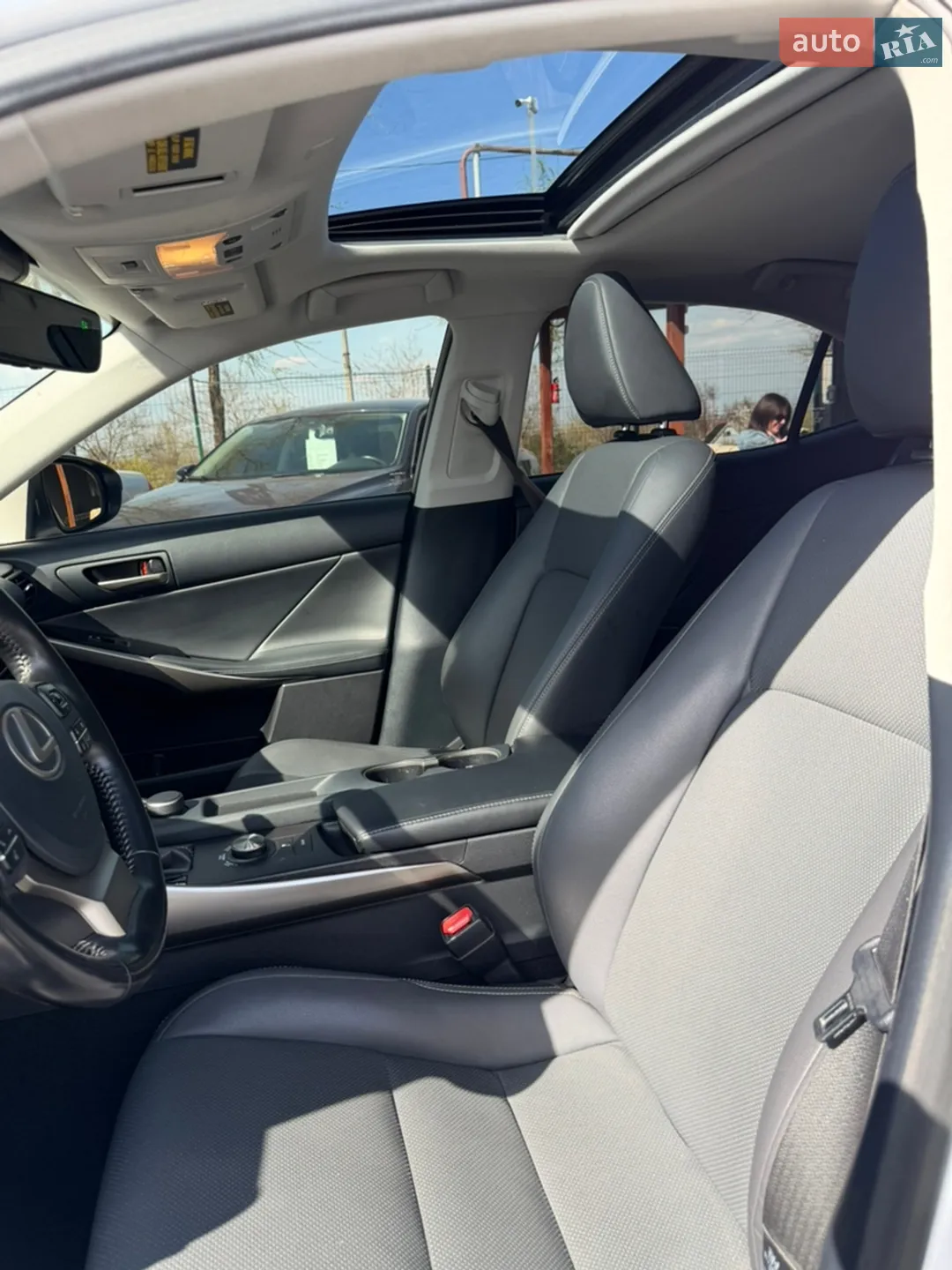 2019 Lexus IS - мініатюра 22