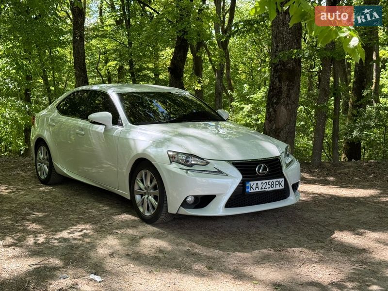 Lexus IS 2013