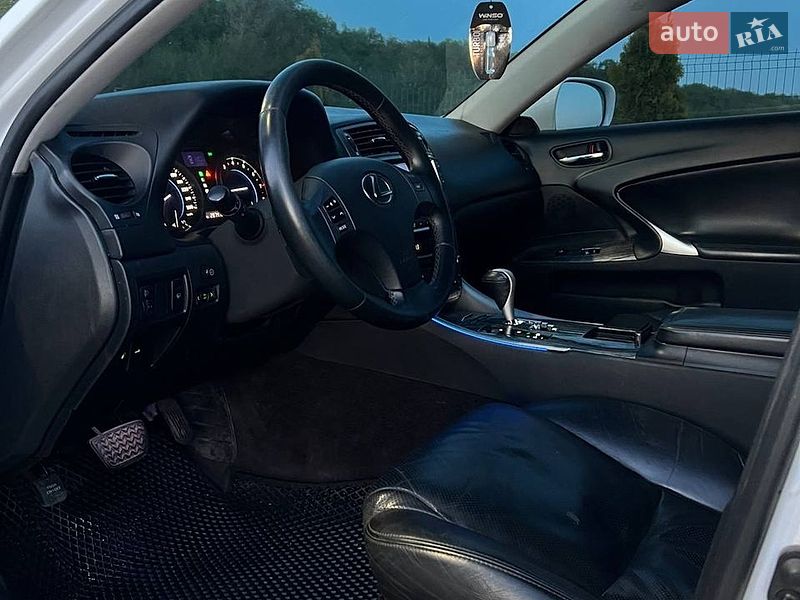 Седан Lexus IS 2007 в Виннице