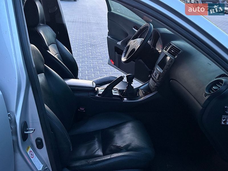 Седан Lexus IS 2005 в Тернополі