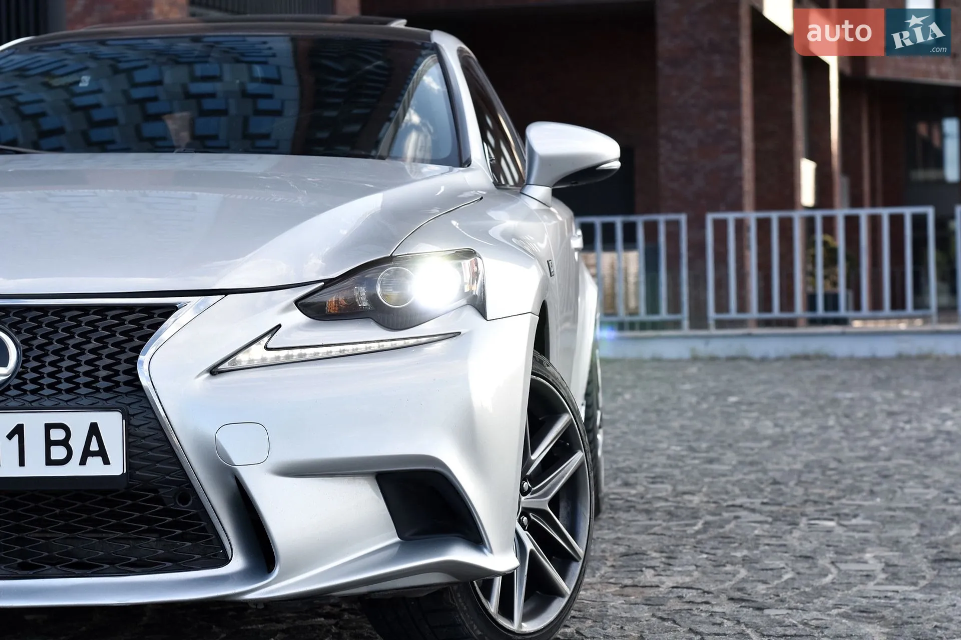 2016 Lexus IS - мініатюра 3
