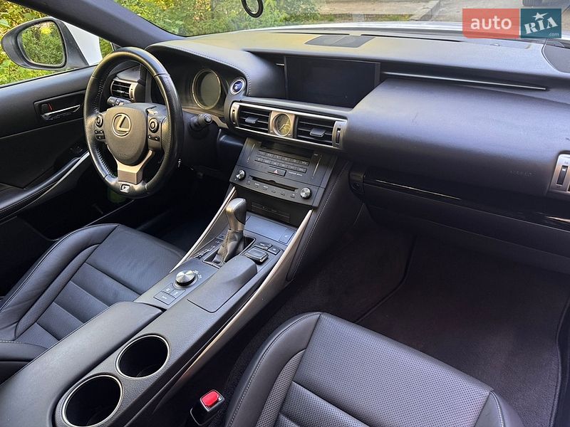 Седан Lexus IS 2014 в Львові
