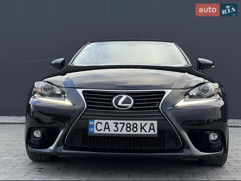 Lexus IS