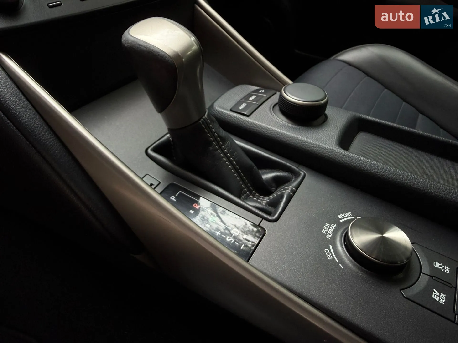 2016 Lexus IS - мініатюра 28