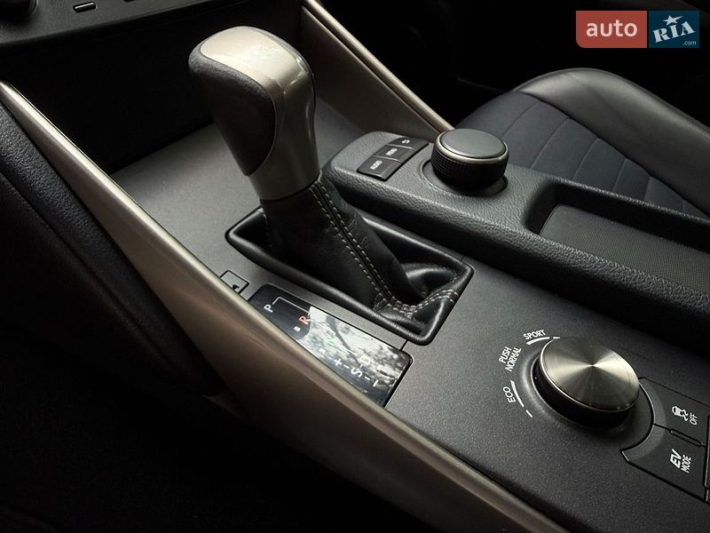 Седан Lexus IS 2016 в Киеве
