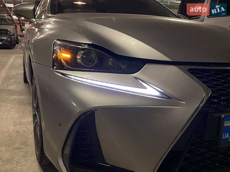 Седан Lexus IS 2018 в Киеве