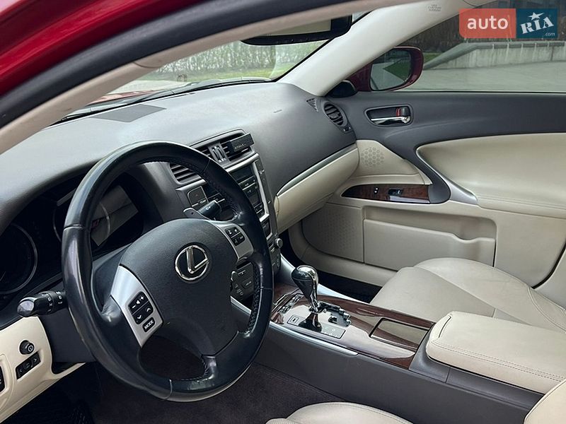 Седан Lexus IS 2012 в Львове