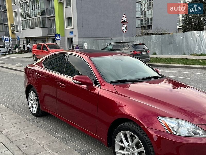 Седан Lexus IS 2012 в Львове