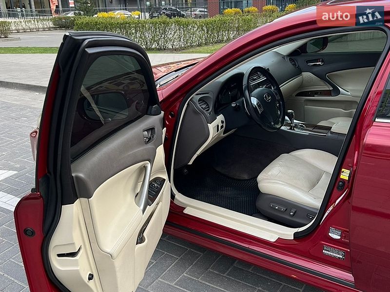 Седан Lexus IS 2012 в Львове